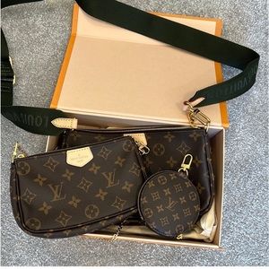 LOUIS VUITTON Multi Pochette Accessoires is a hybrid cross-body bag